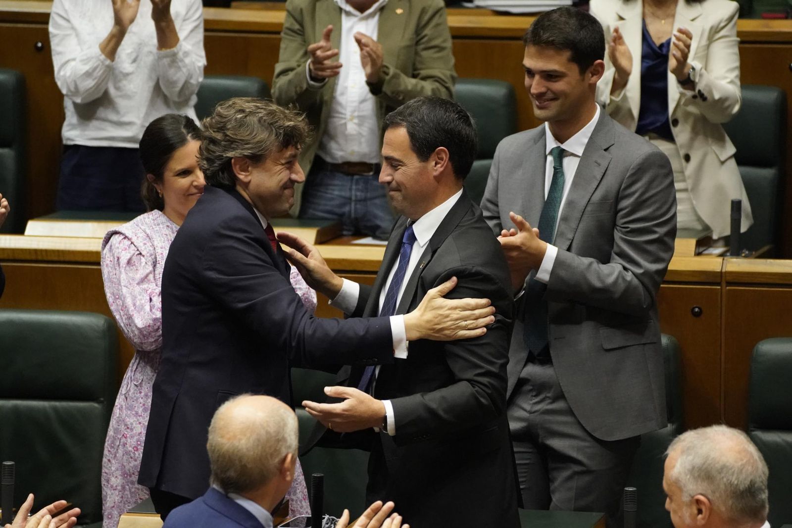Imanol Pradales, proclamado lehendakari con los 39 votos del PNV y el PSE-EE