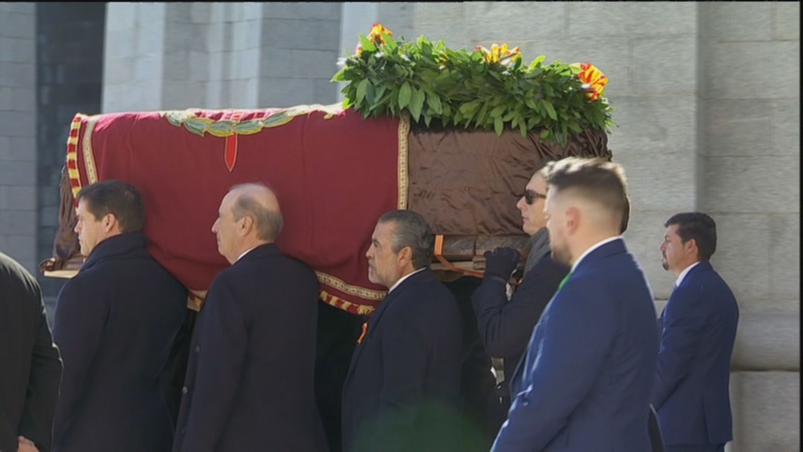 Familiares de Franco trasladan el féretro del dictador