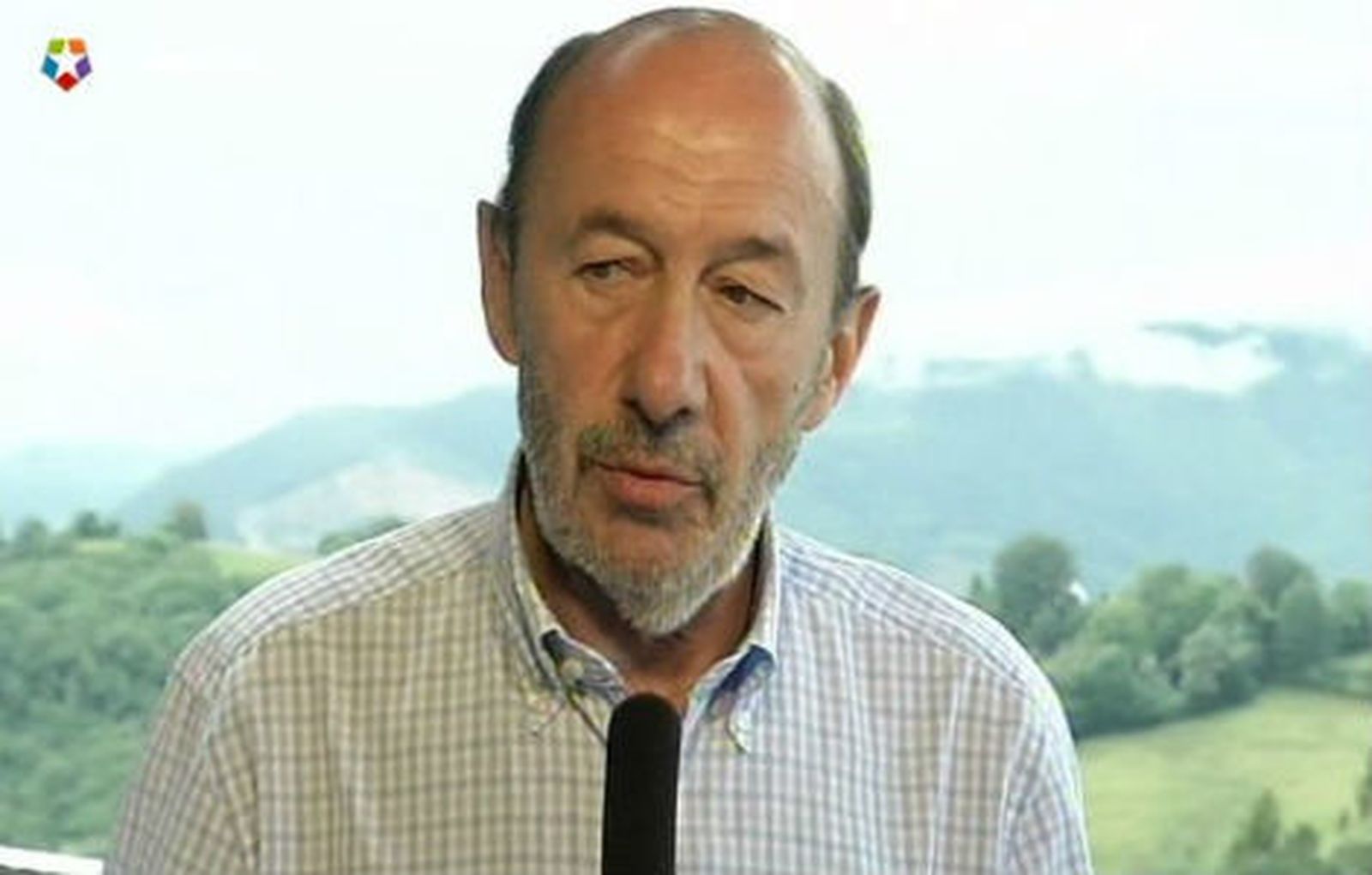 Rubalcaba asegura que las recetas de la CE son un "veneno" para España
