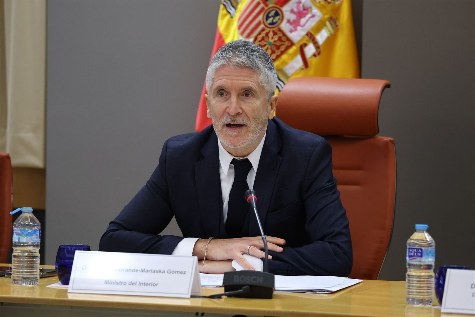 Interior no multará por un periodo "razonable" a conductores que no lleven la baliza V-16