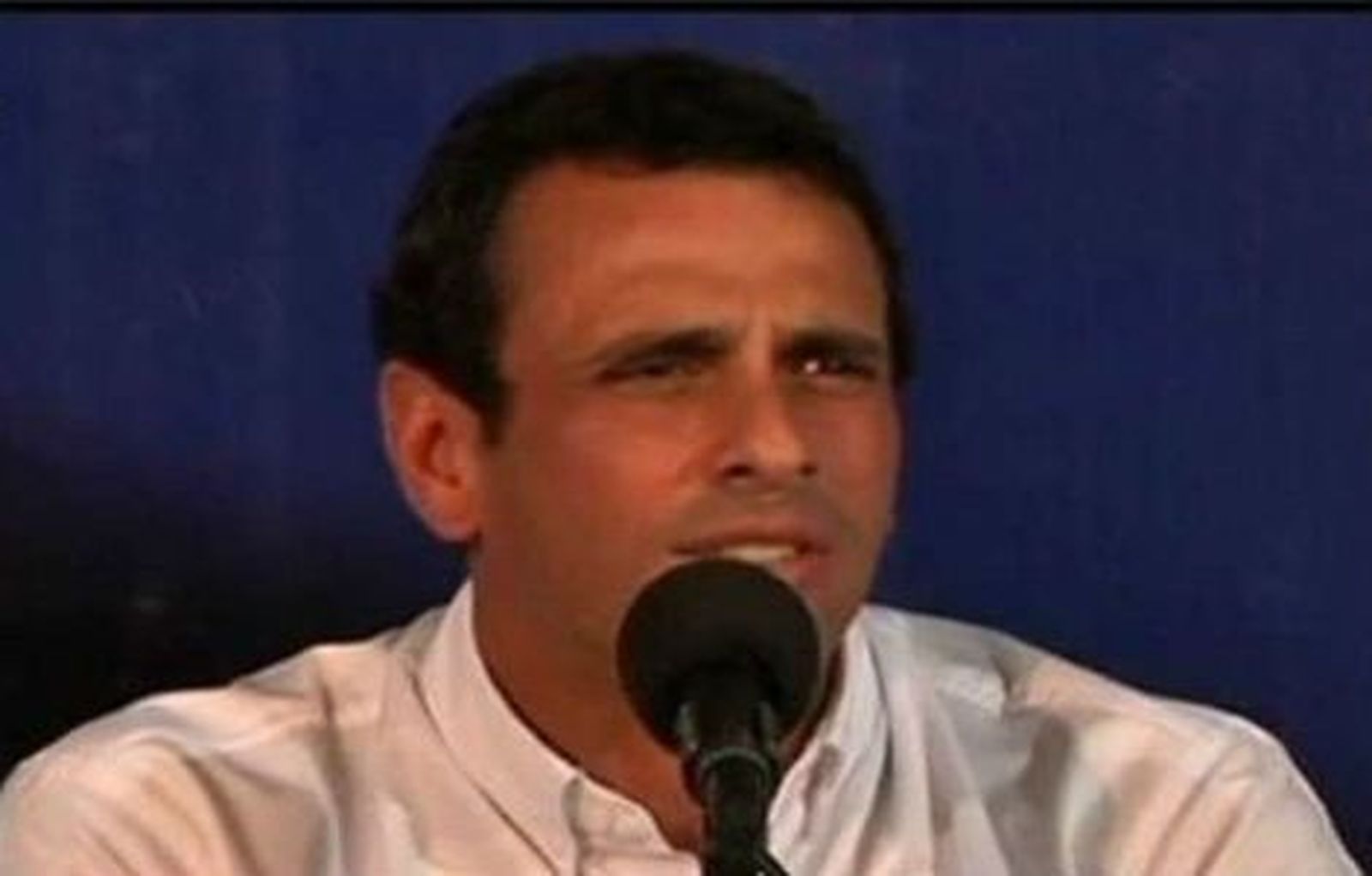 Capriles anuncia que impugnará las elecciones y dice que se le mintió al país