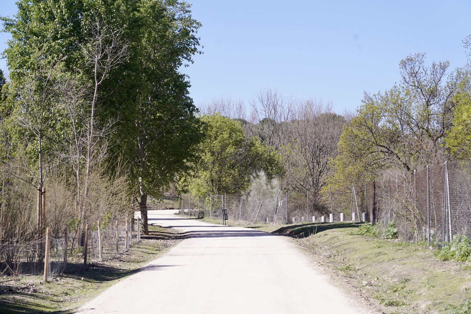 El Ayuntamiento de Madrid recupera el entorno del arroyo de Valdebebas, en Hortaleza