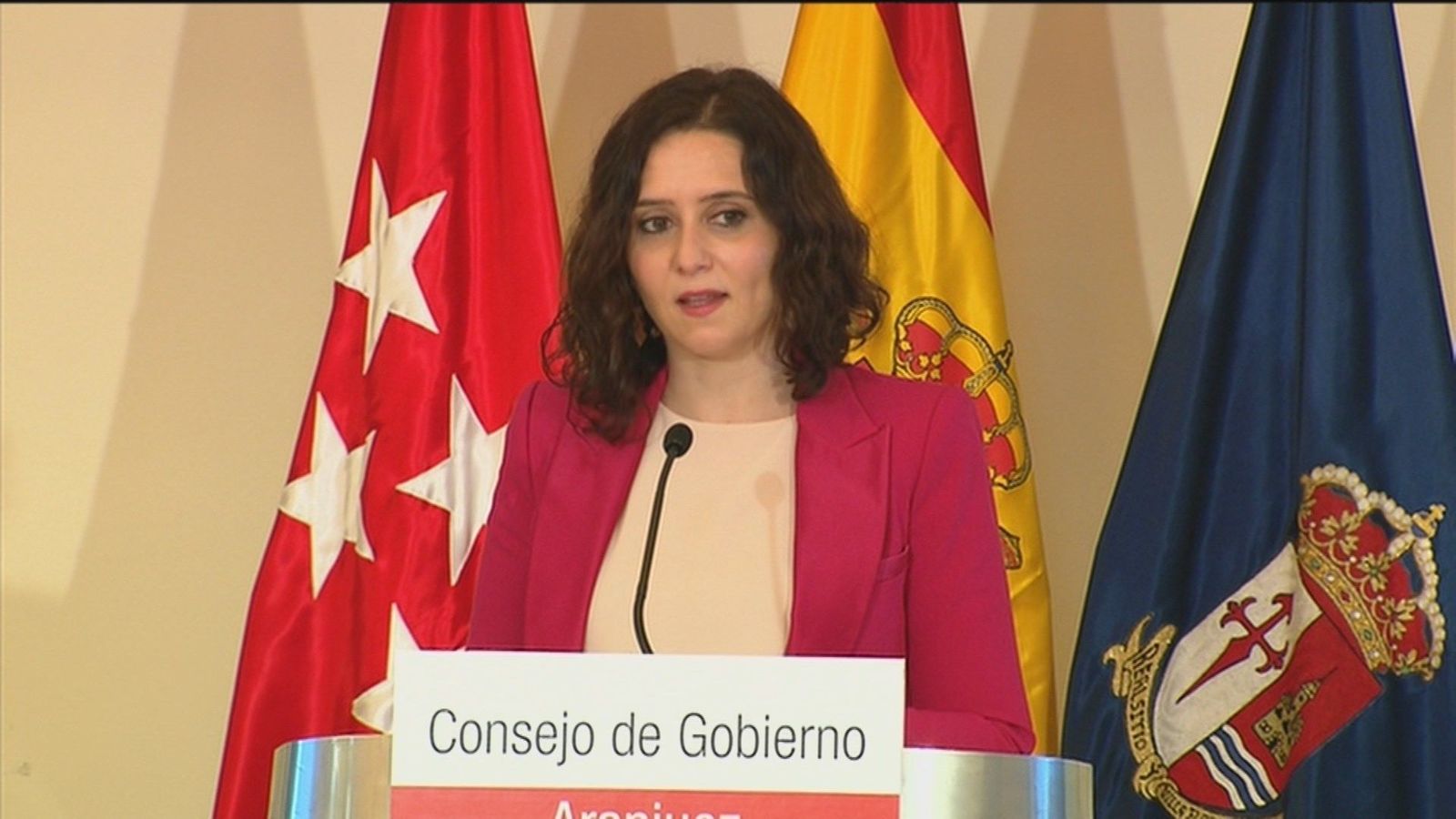 Ayuso: "Teniendo Madrid cerrado y el aeropuerto descontrolado, es posible que el virus suba”