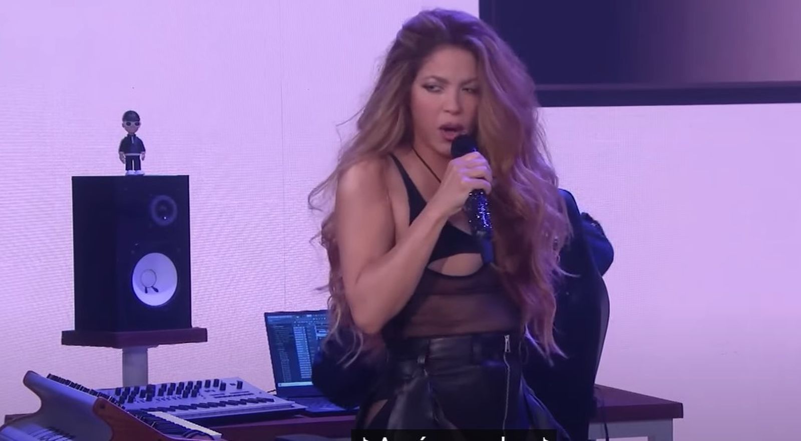 Actuaciónd e Shakira en el shown de Jimmy Fallon
