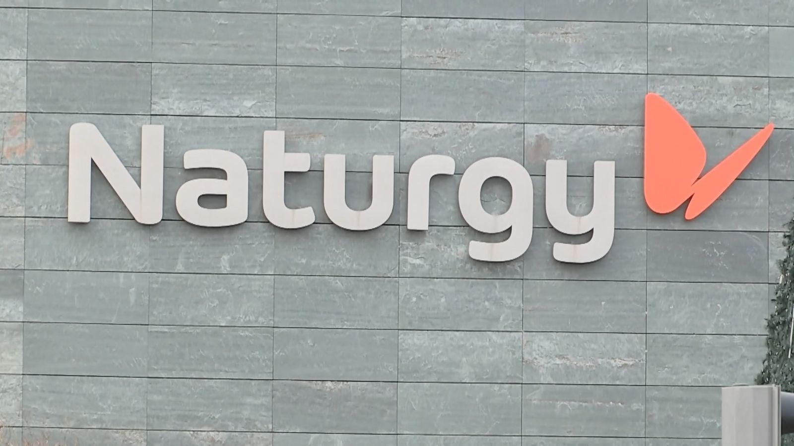 Rotulo de Naturgy en una de las sedes de la compañía