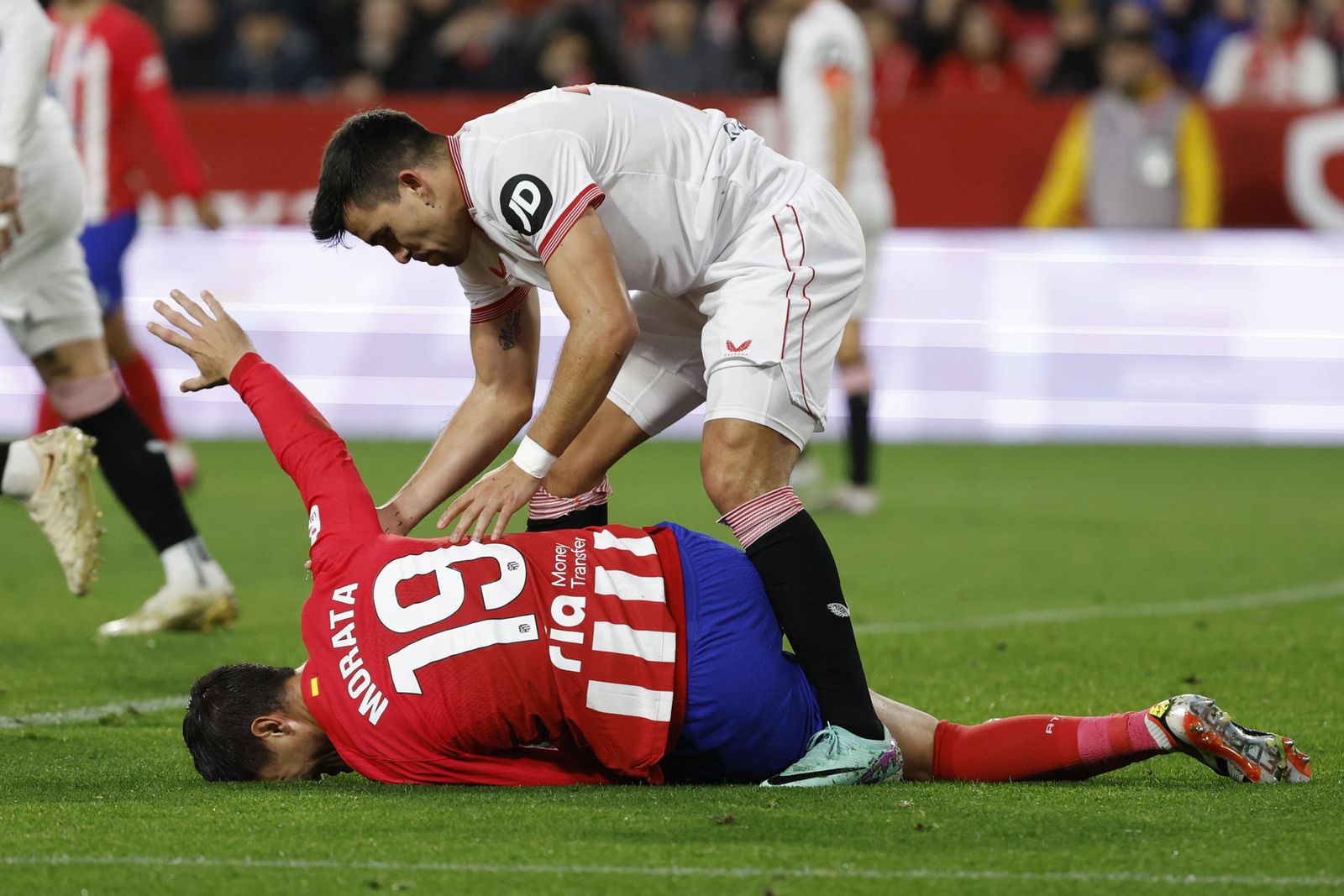 Álvaro Morata ante el Sevilla