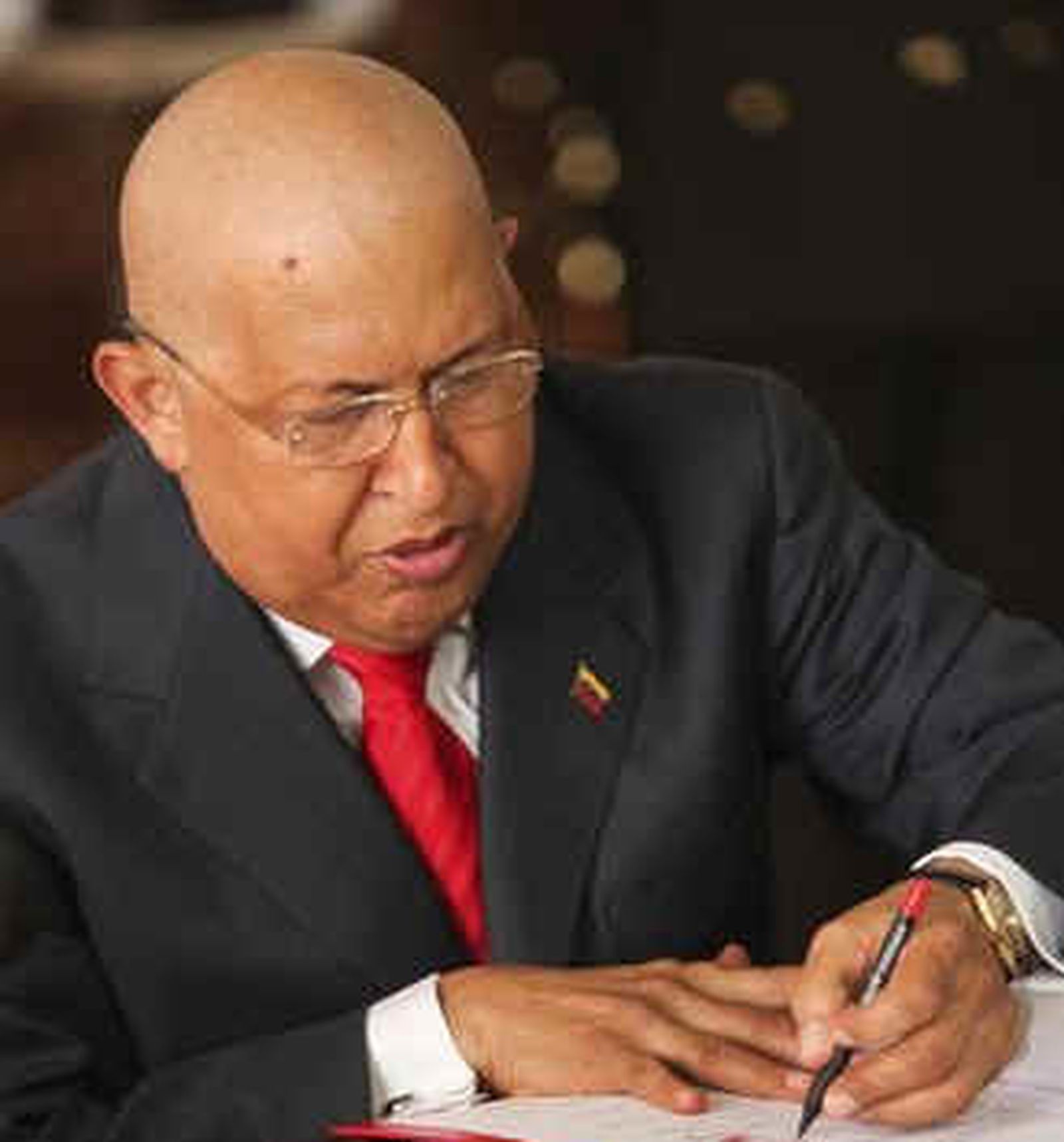 Chávez finaliza su tercera sesión de quimioterapia