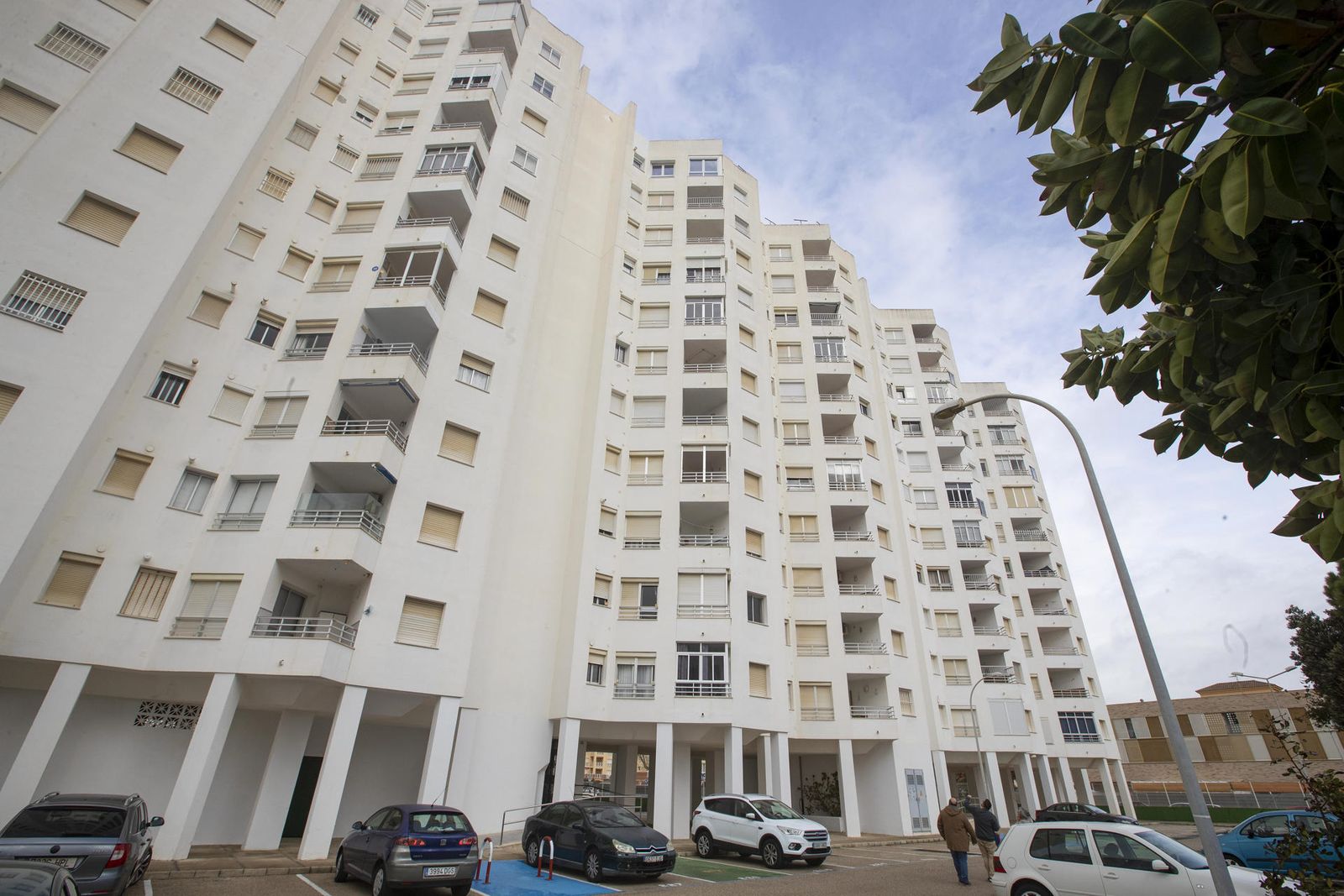 Vista del edificio de El Puerto de Santa Maria (Cádiz) donde este domingo ha sido asesinada una mujer a manos de su pareja