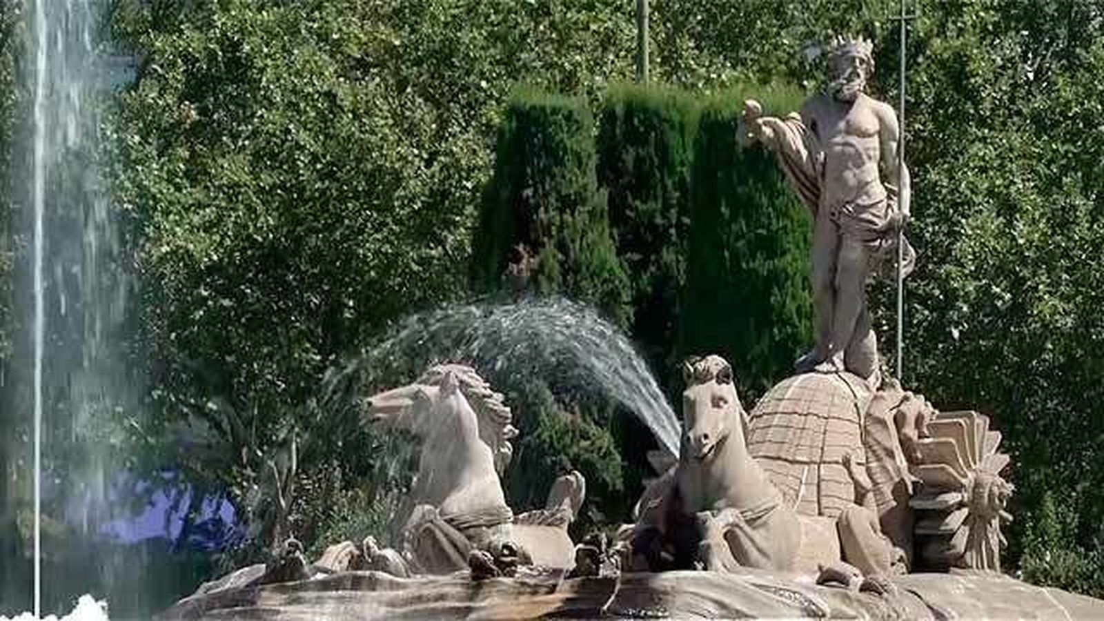 Neptuno, dios del mar en medio de Madrid