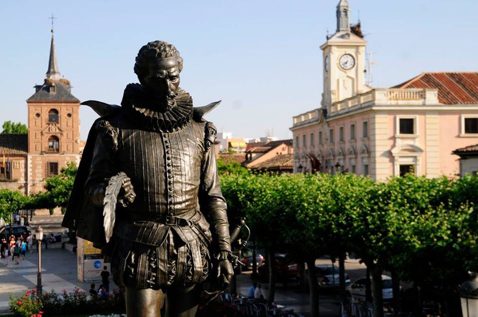 Escultura de Miguel de Cervantes