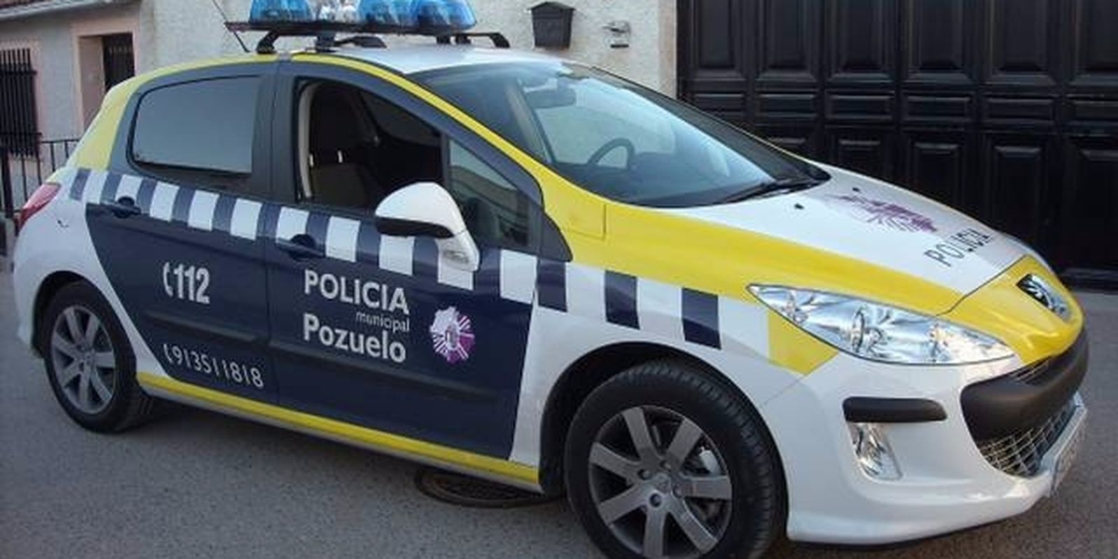 Policías municipales colaboran enn el nacimiento de un bebé dentro de un taxi