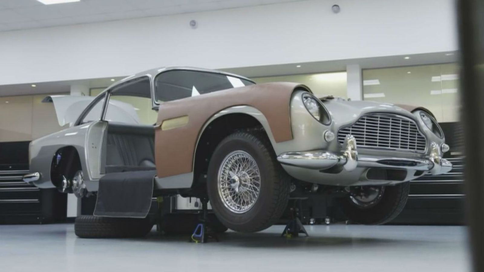 A la venta 25 Aston Martin como los del mítico James Bond