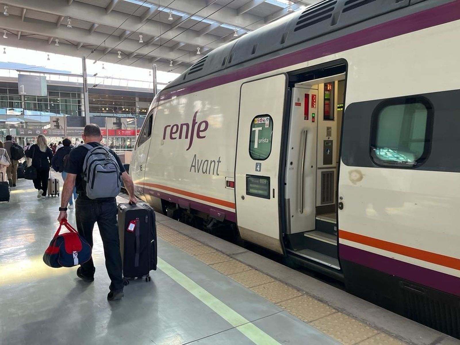 Tren del servicio Avant de Renfe