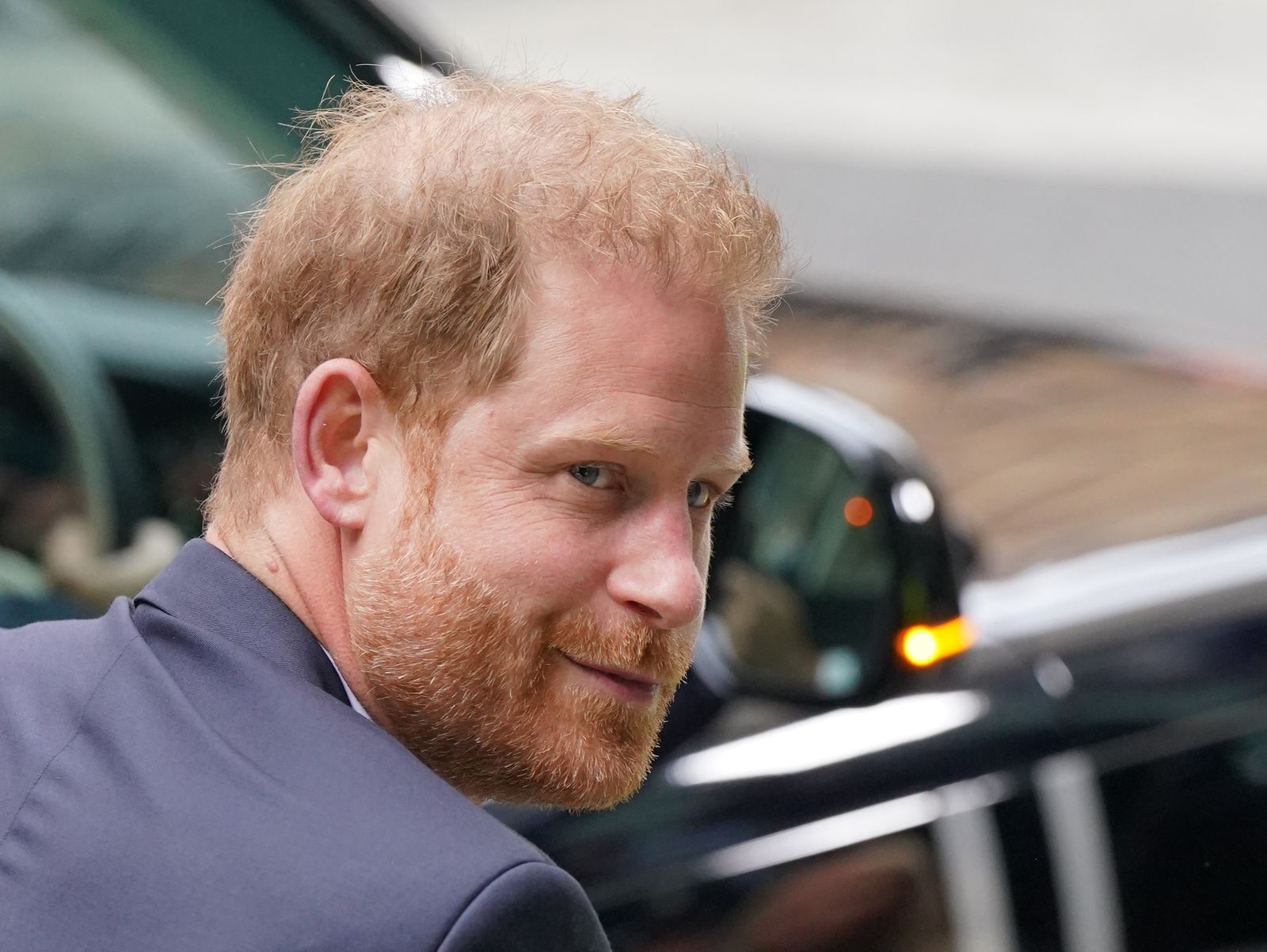 El príncipe Enrique llega a los edificios Rolls en el centro de Londres para declarar en el juicio