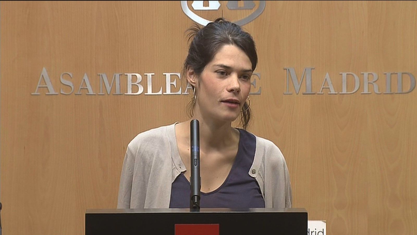 Isa Serra abre la puerta de Podemos a su hermana Clara