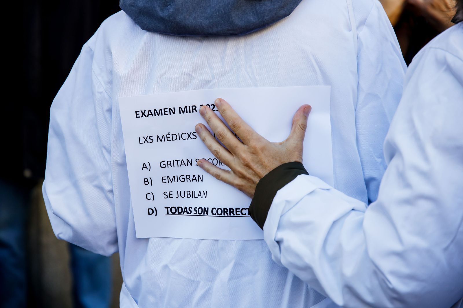 Médicos denuncian que los MIR trabajan más horas de lo que marca la ley