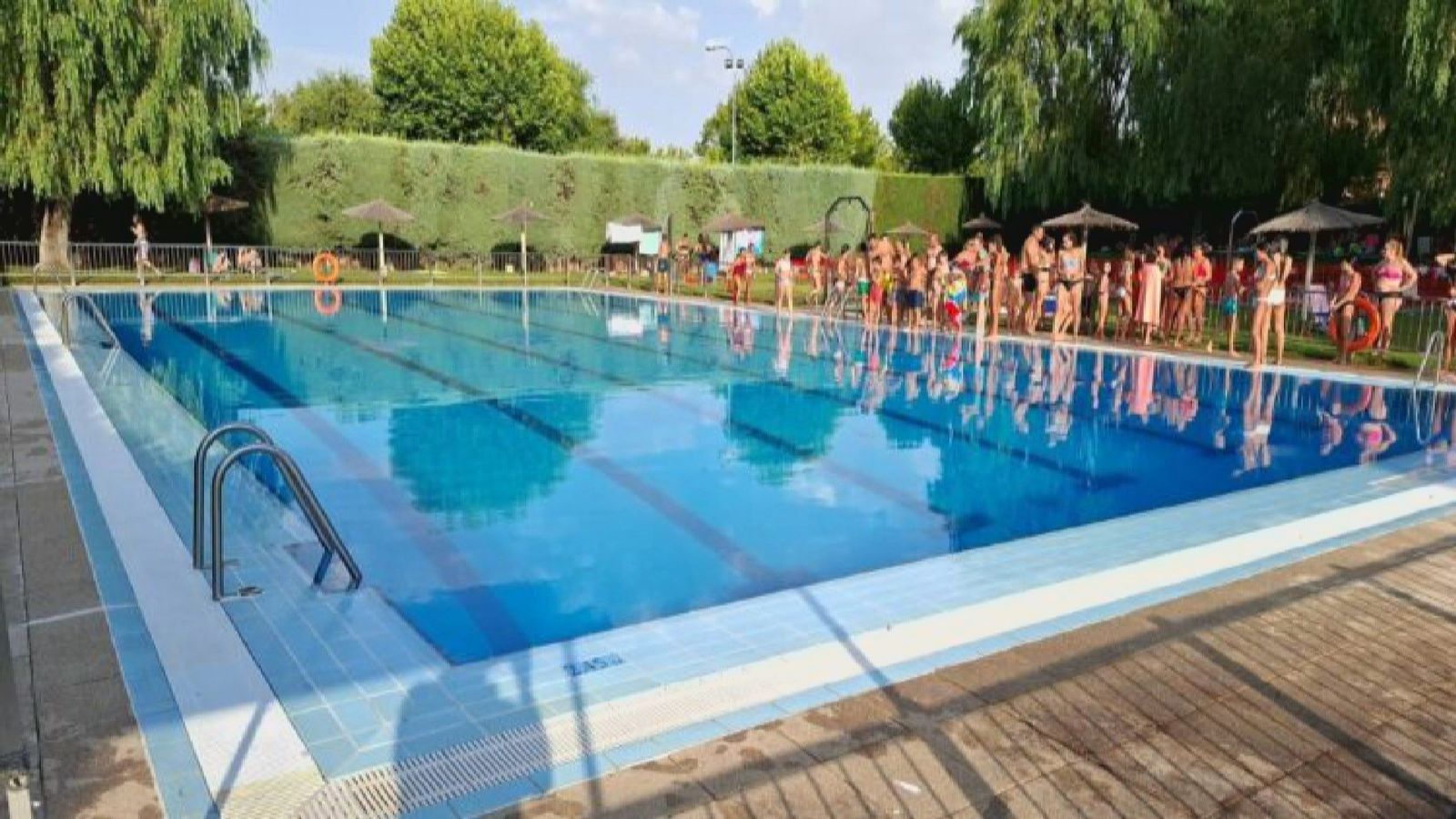 Este es el “asqueroso” motivo por el que 300 piscinas han sido obligadas a cerrar en España este verano