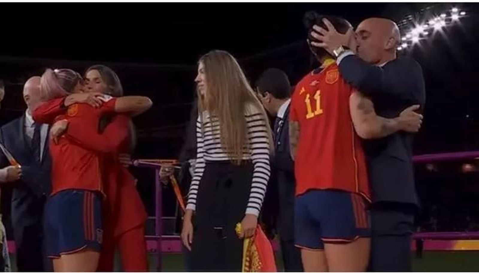 Un hermano y una amiga de Hermoso ratifican presiones para justificar el beso de Rubiales
