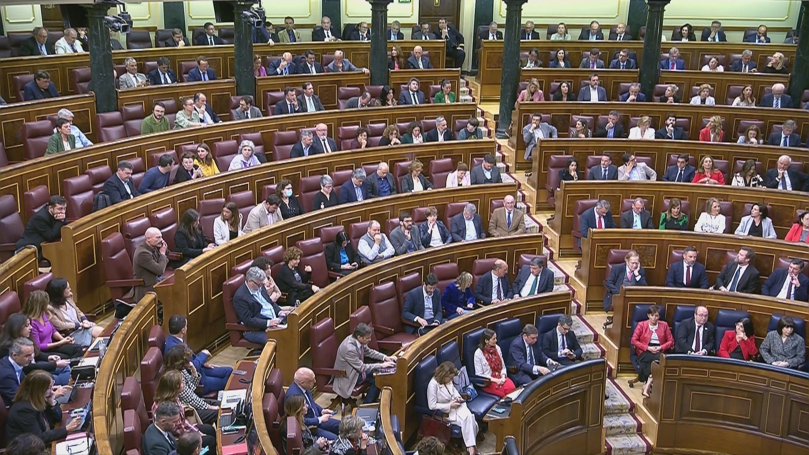 El Congreso votando la moción de censura