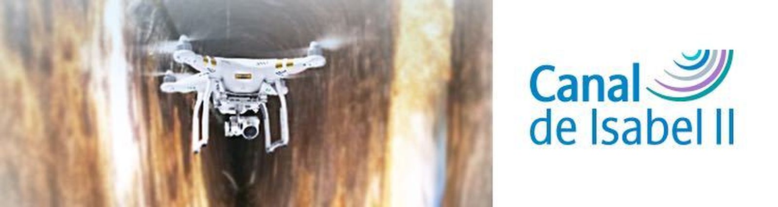 Un dron vuela dentro de una conducción