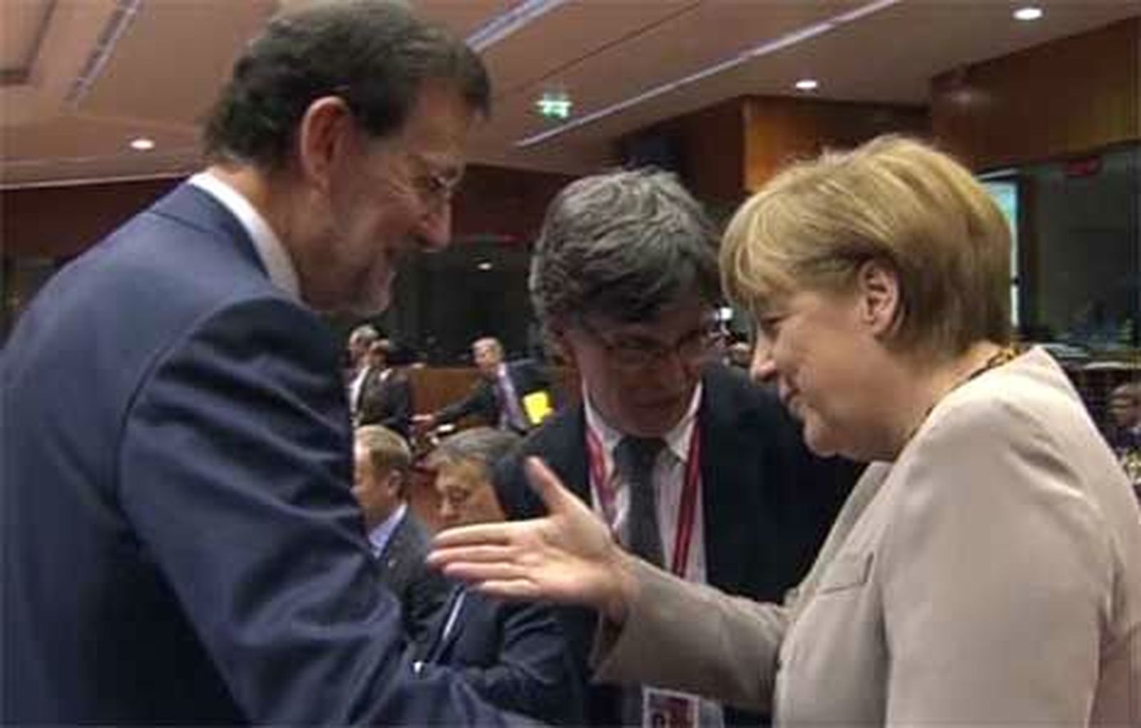 Merkel acude a Madrid dispuesta a respaldar a Rajoy sin alterar su línea