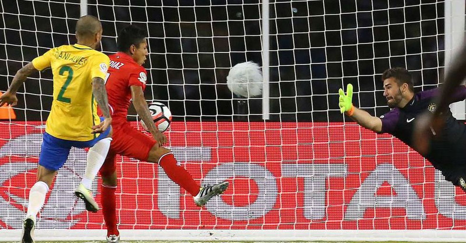 0-1. Perú echa a Brasil de la Copa América con un gol con la mano