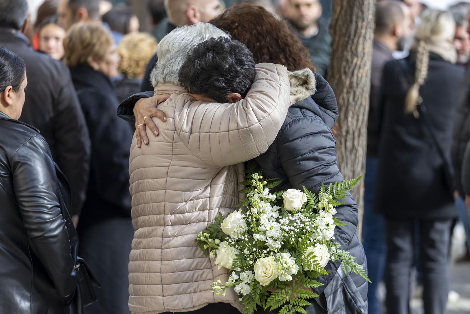 Familiares y amigos asisten a la misa funeral en memoria de los cuatro miembros de la familia Zamorano-Álvarez fallecidos el pasado domingo en el trágico accidente ferroviario que tuvo lugar en Adamuz (Córdoba)
