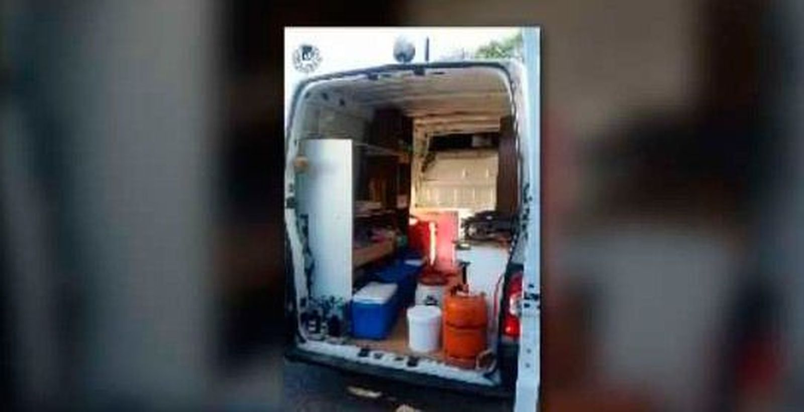La policía se incauta de una furgoneta convertida en un bar ambulante ilegal
