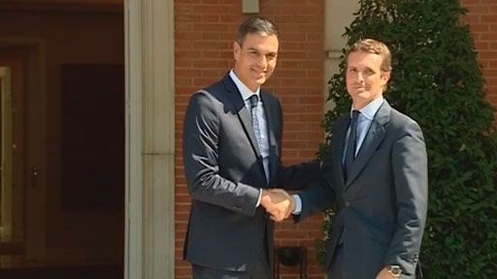Sánchez cita en Moncloa a Casado, Rivera e Iglesias, pero no a Abascal