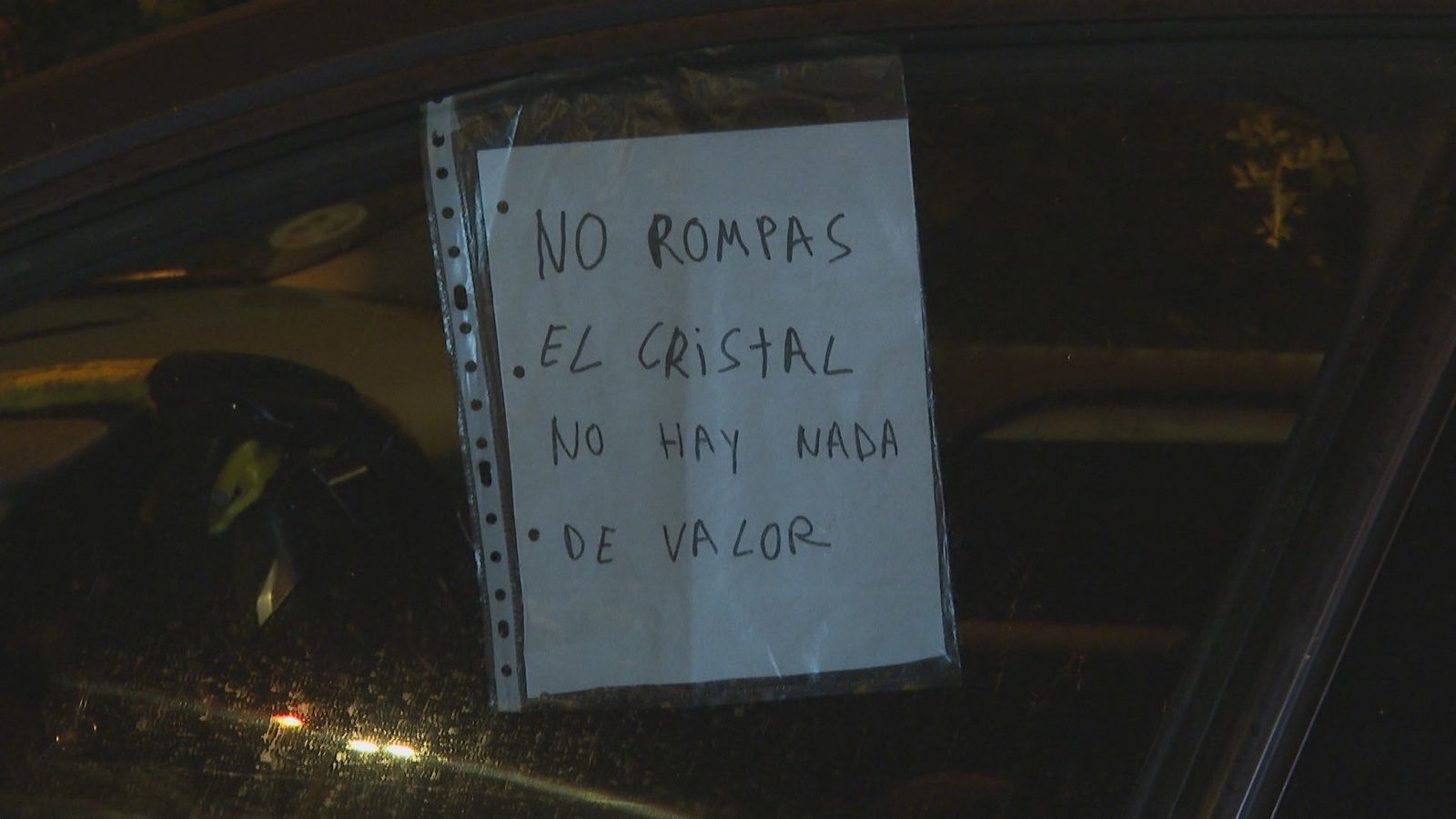 "No rompas el cristal, no hay nada de valor": el mensaje de los vecinos de Puente de Vallecas a los ladrones que roban sus coches
