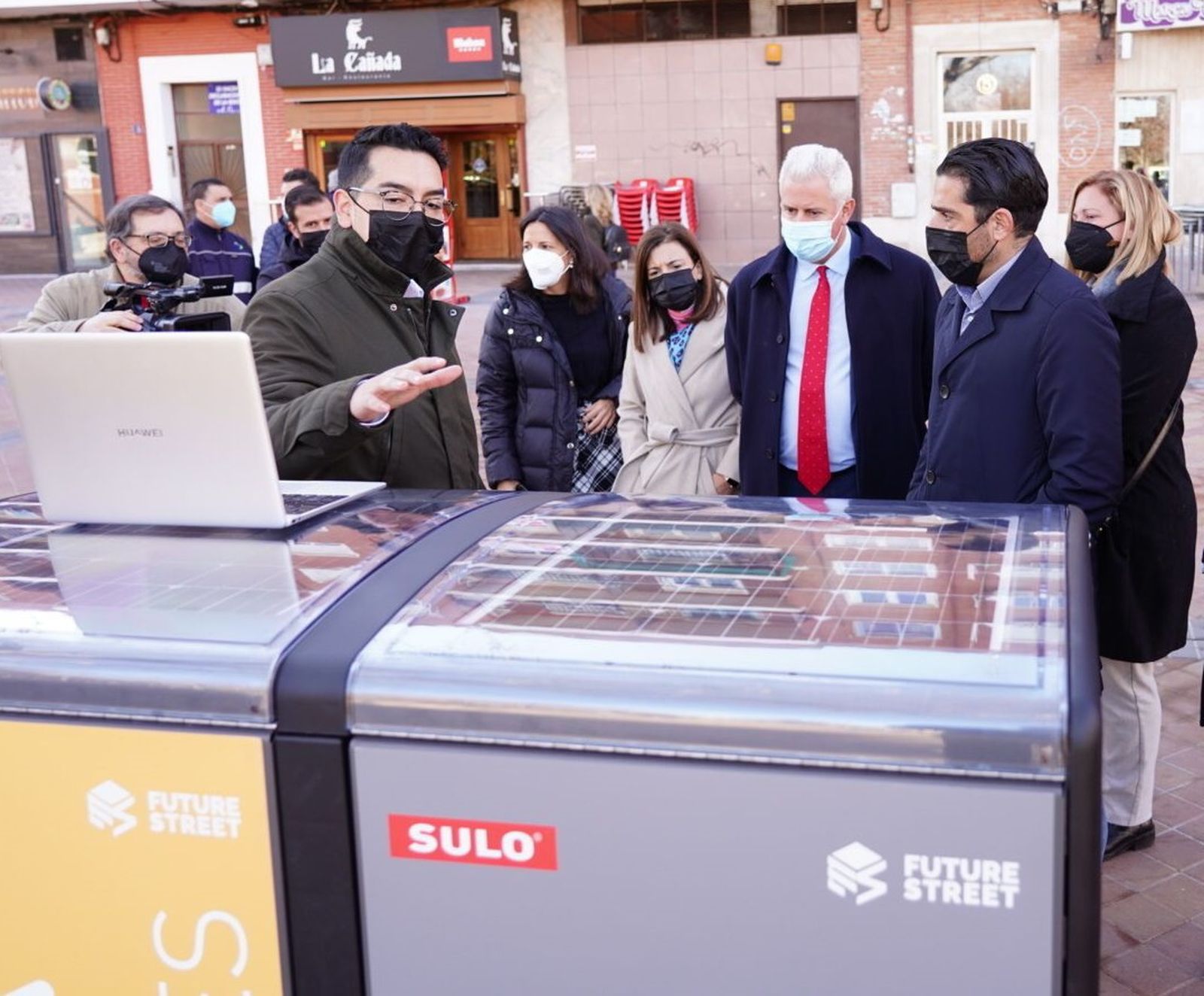 Presentación de las papeleras 'inteligentes' solares en San Sebastián de los Reyes