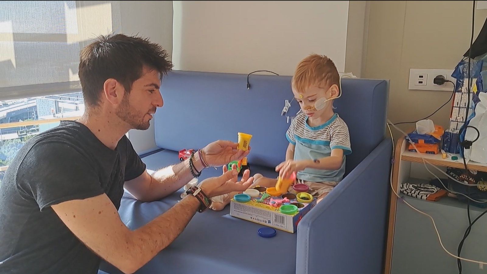 El pequeño Oliver continuará su tratamiento de radioterapia en Madrid
