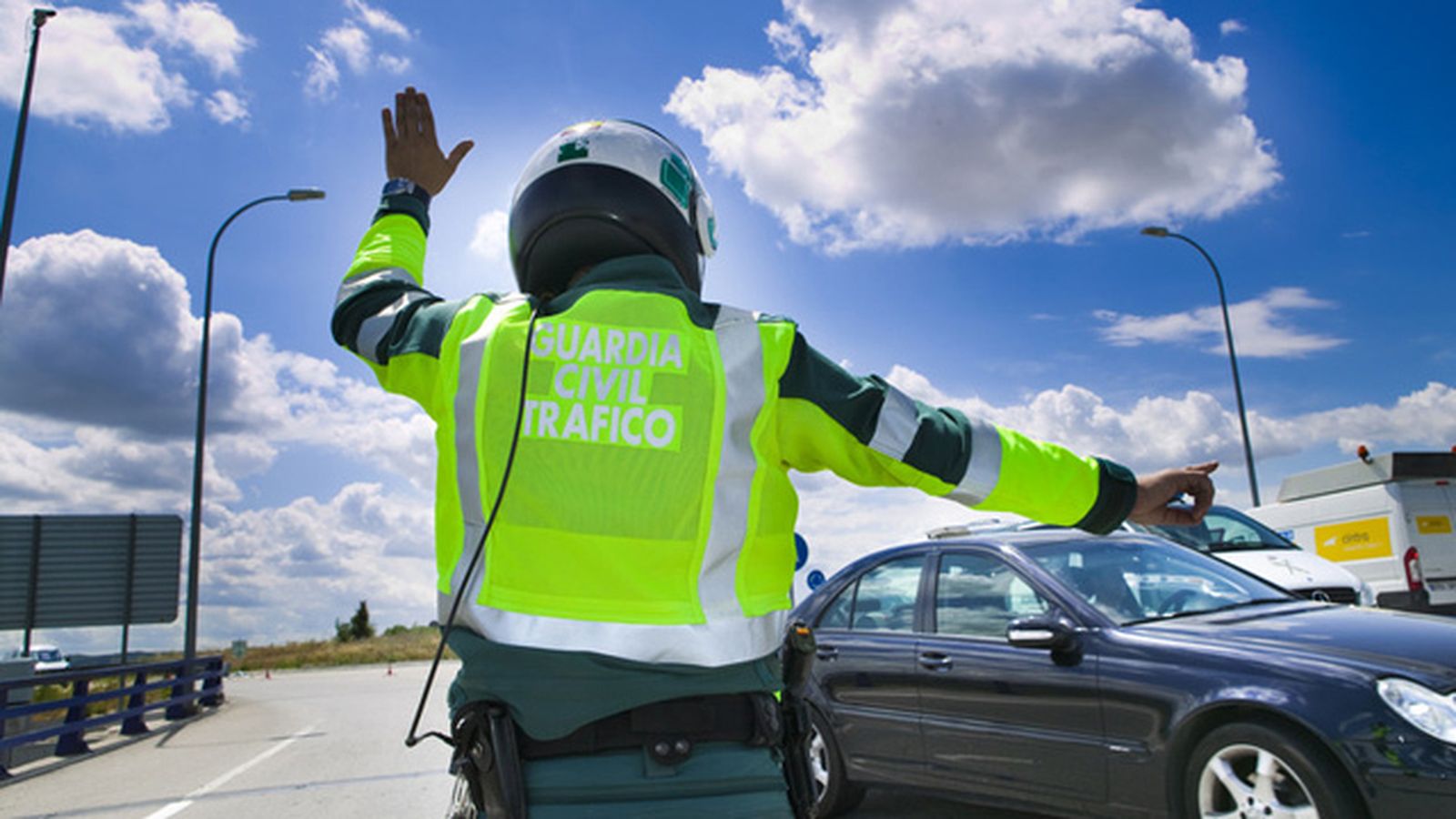 Tráfico revisará tramos de adelantamiento y colocará más de 60 radares fijos