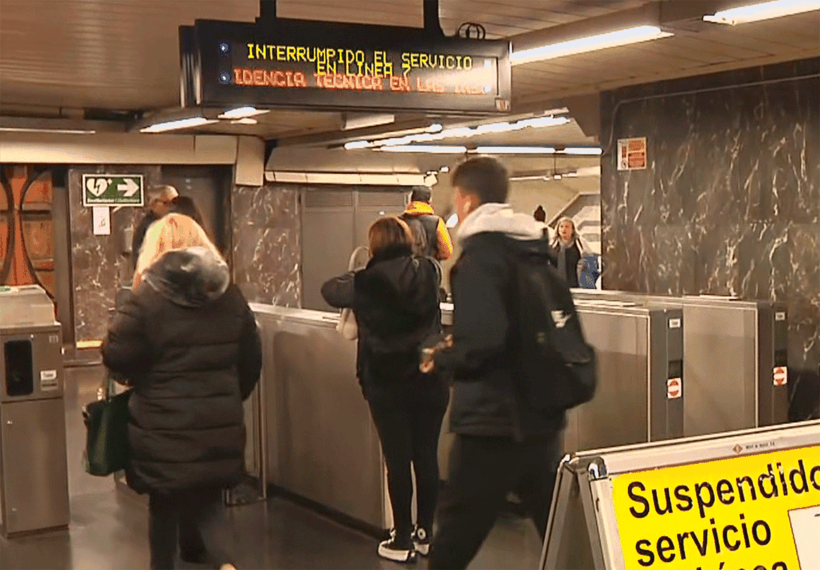 La línea 7 de Metro sigue interrumpida entre García Noblejas y Estadio Metropolitano
