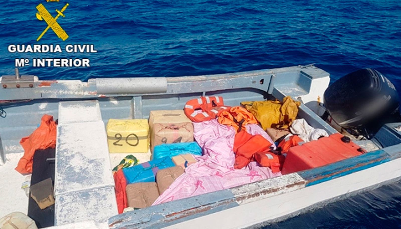 Intervenidas en Huelva más de tres toneladas de hachís tras una intensa persecución en alta mar