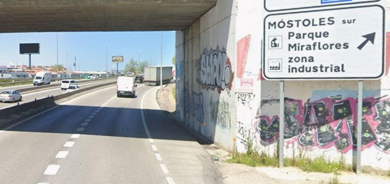 Acceso a la Urbanización  Parque Miraflores de Móstoles desde la M-506