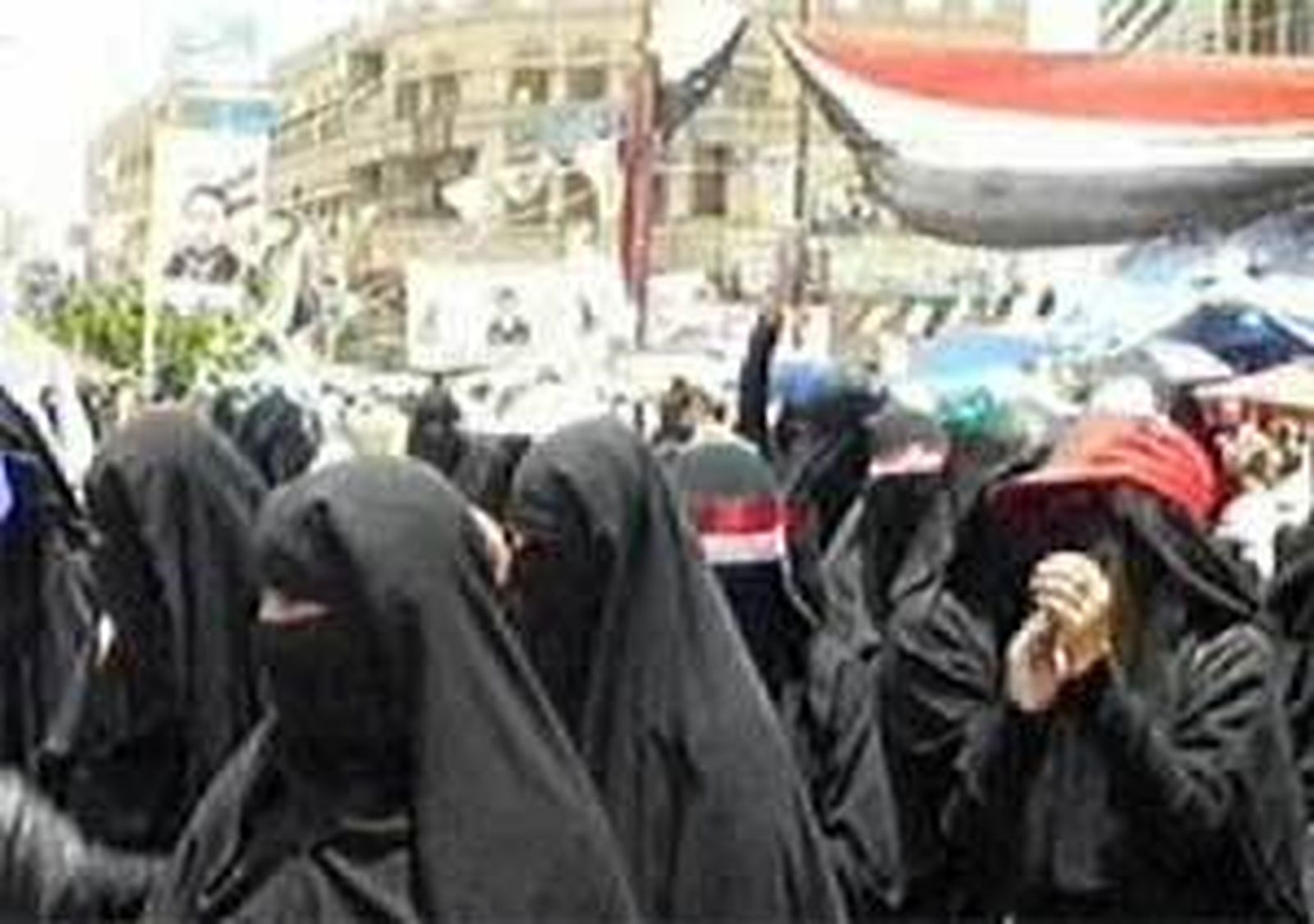 Choques entre opositores y policías en la ciudad yemení de Taiz
