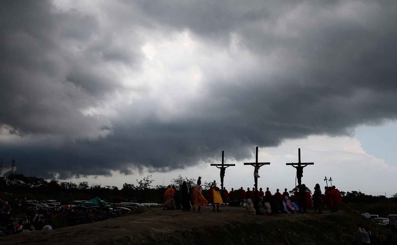 Los crucificados de Filipinas recrean con dolor y sangre la pasión de Cristo