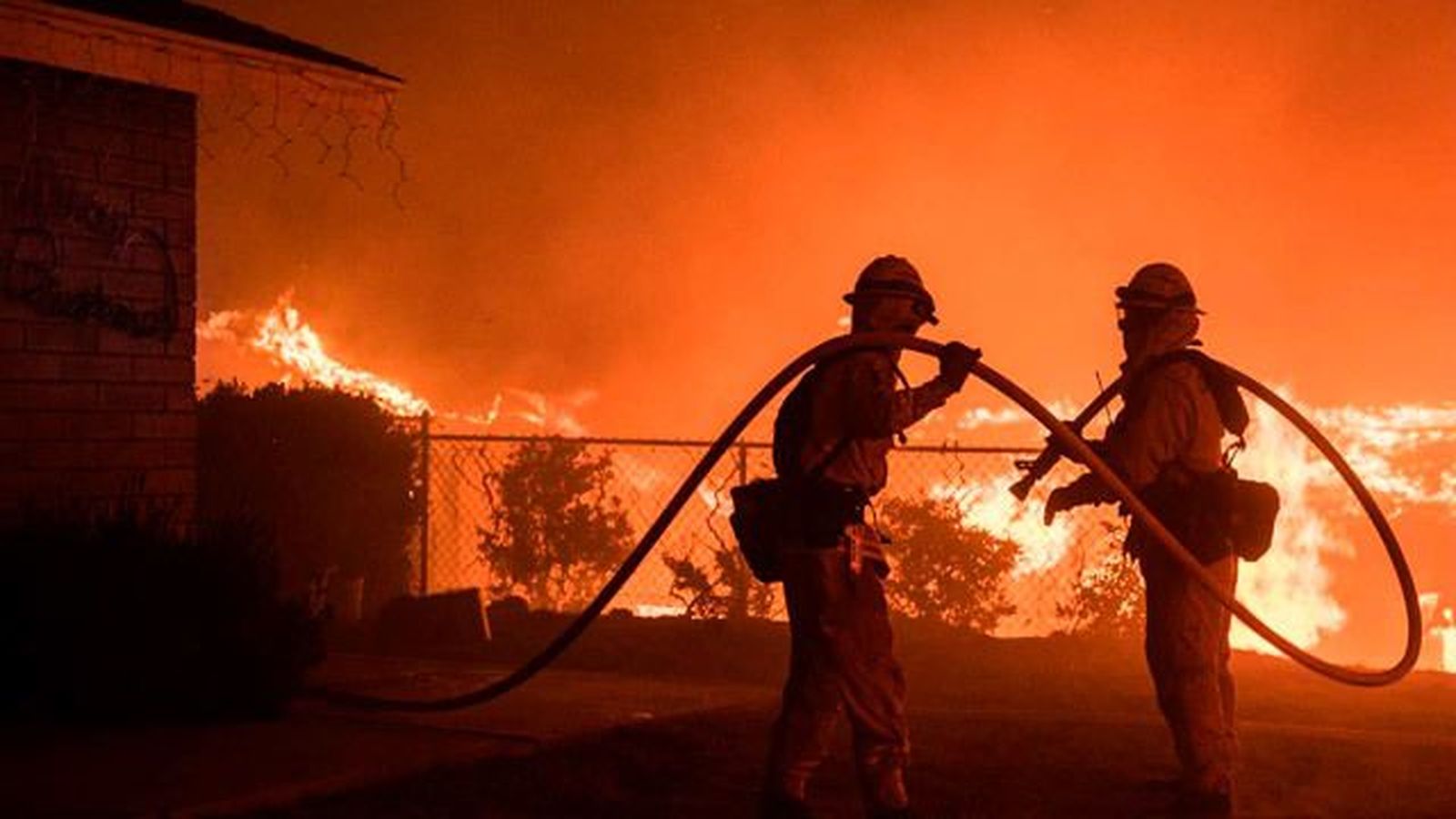 "Thomas" se convierte en el incendio más grande de la historia de California