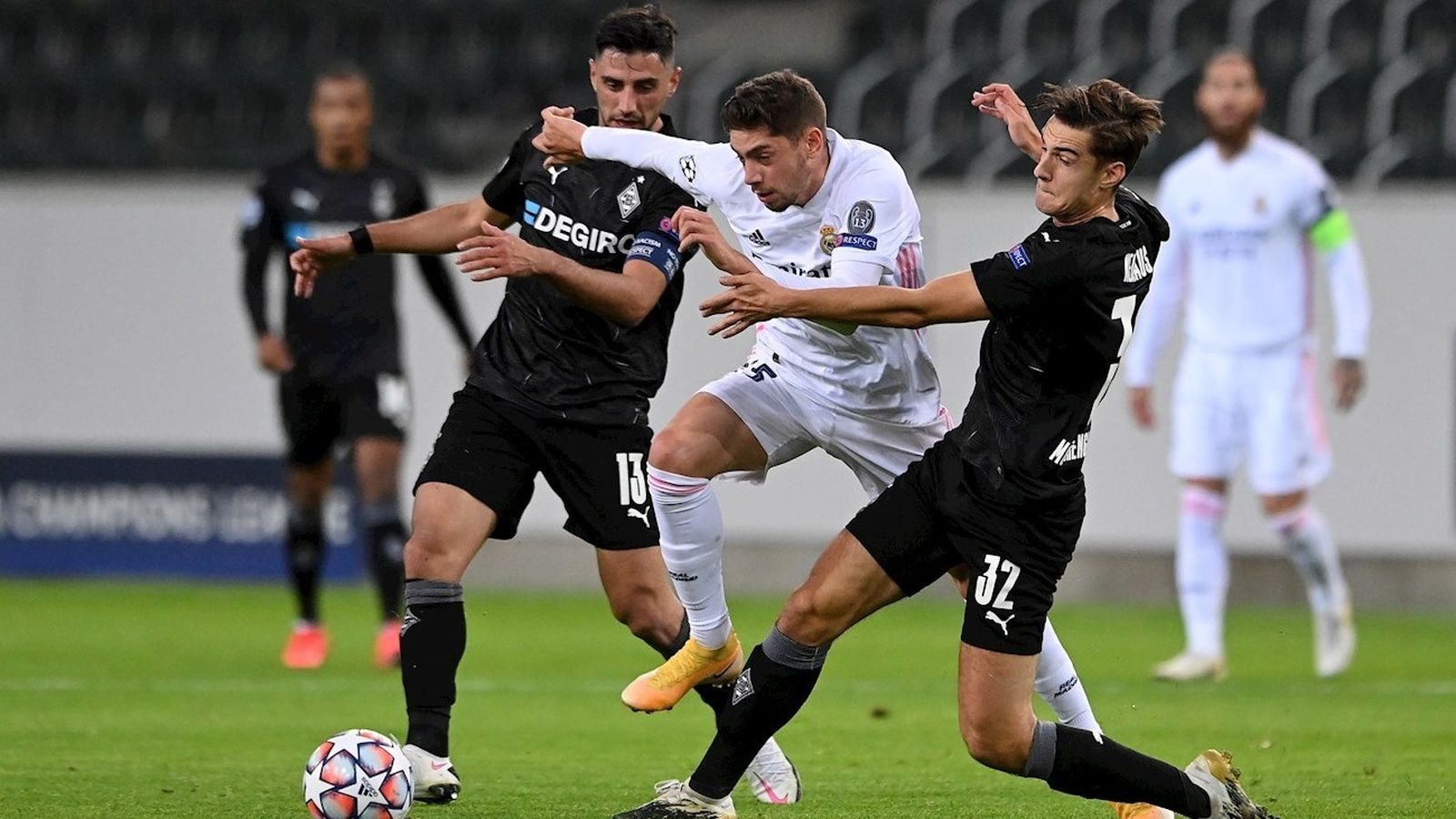 Fede Valverde ante el Monchengladbach