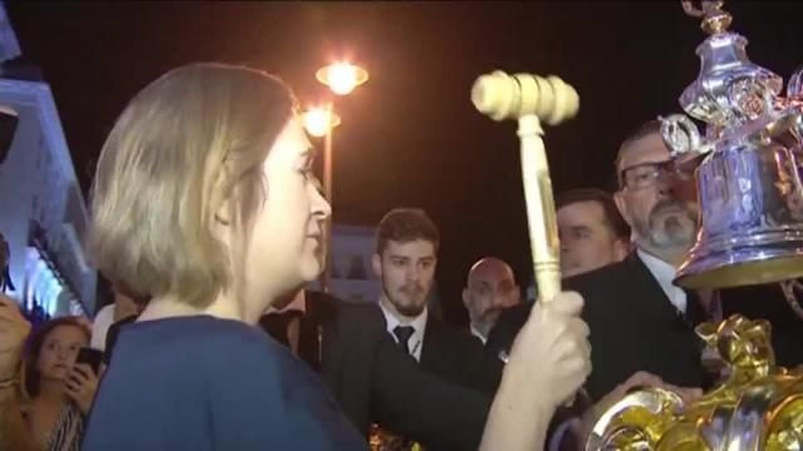 Solemne levantá a pulso en la puerta del Sol