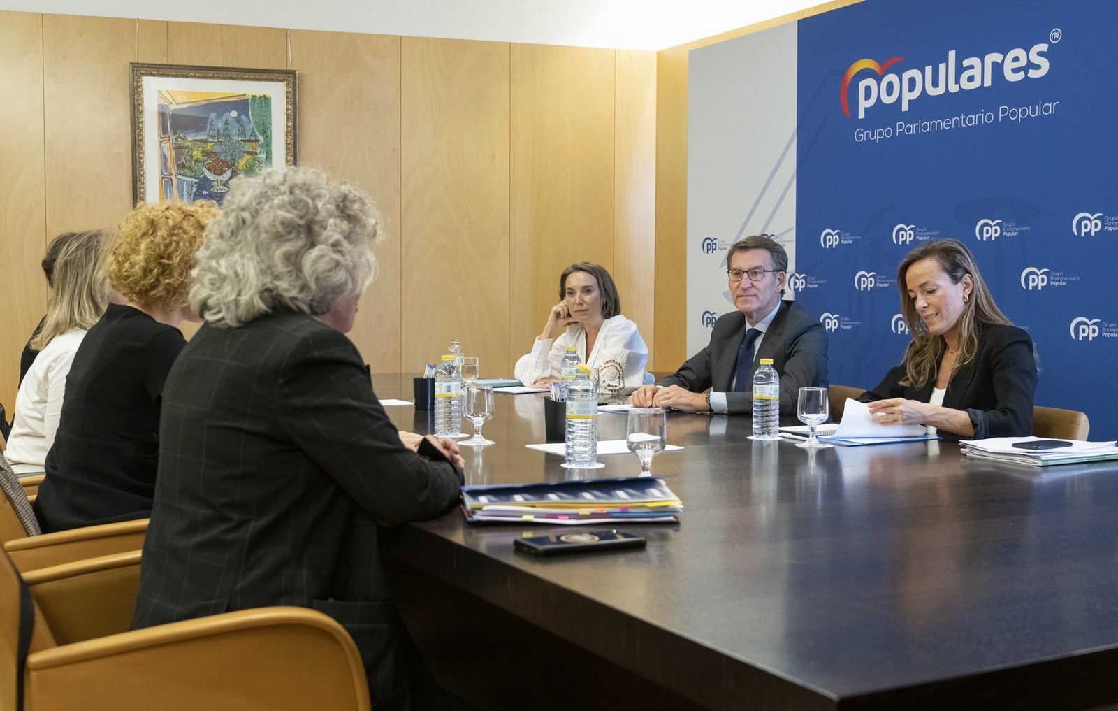 Feijóo y la Alianza contra el Borrado de las Mujeres exigen la retirada de la 'Ley Trans'