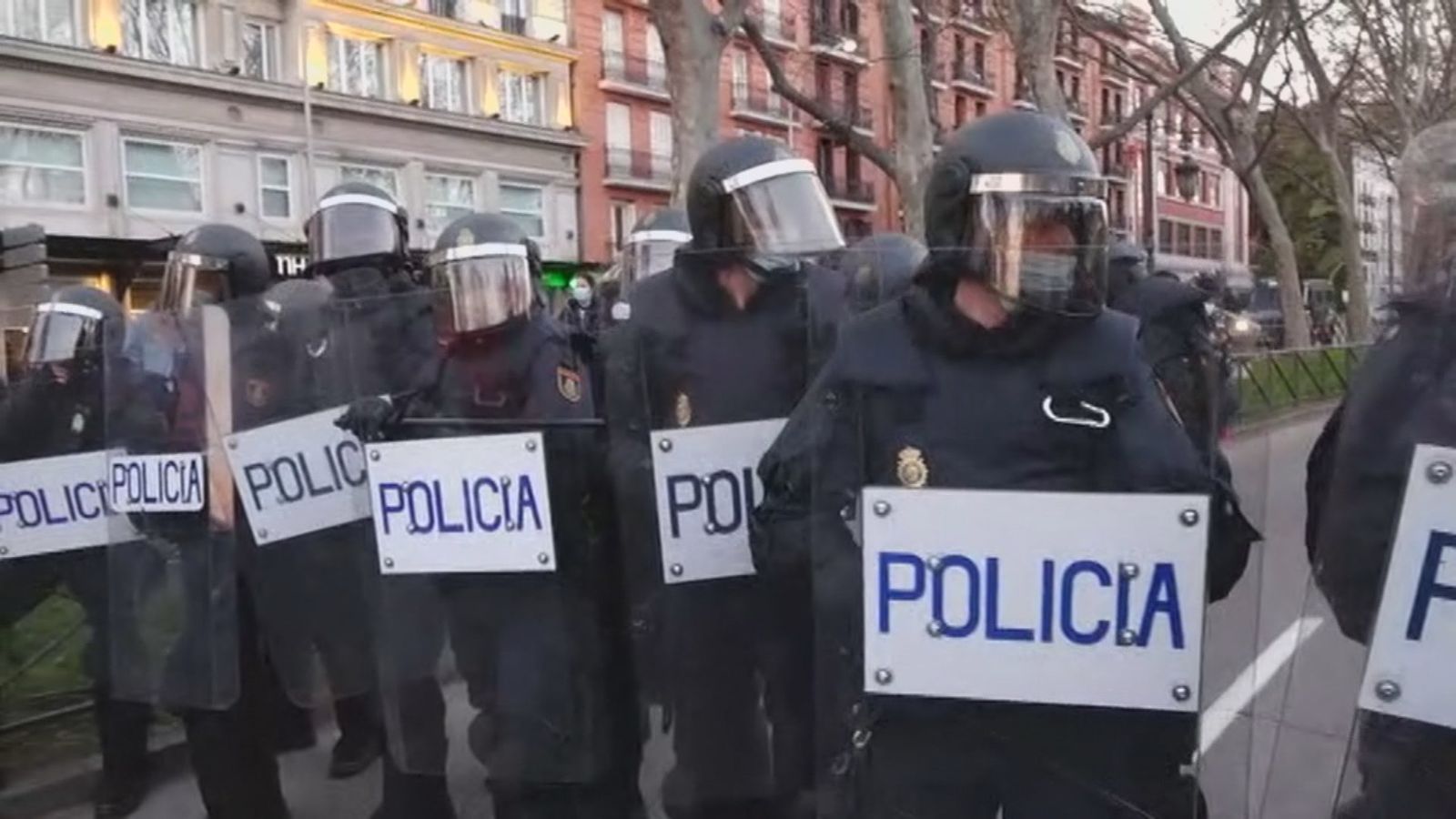 La policía comienza a tomar posición para evitar altercados por la manifestación en apoyo a Hasel