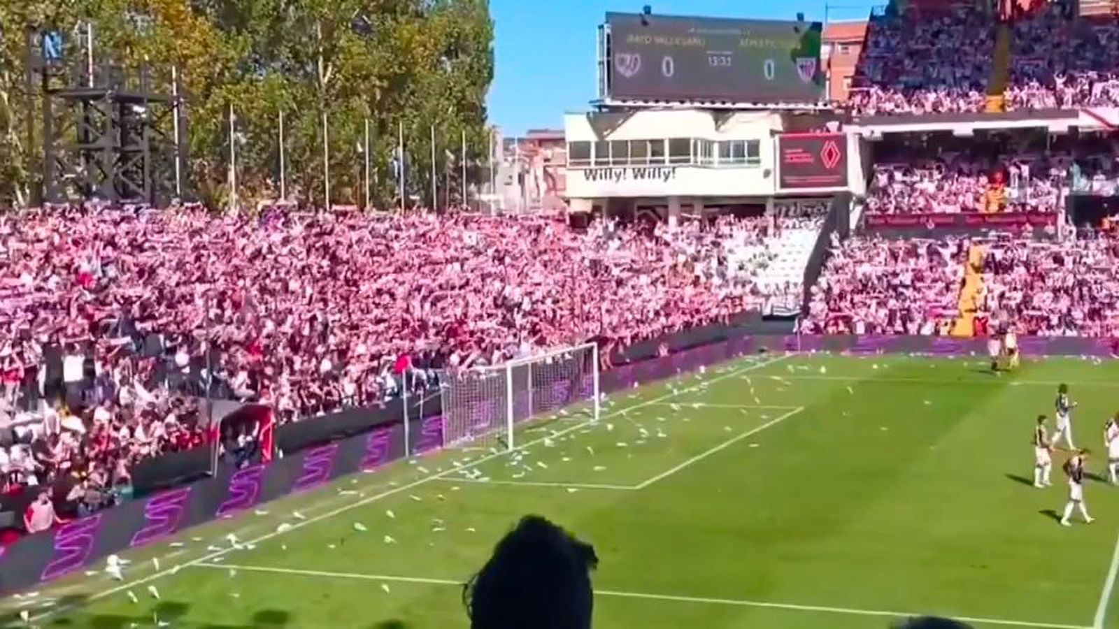 El Rayo Vallecano solicita terminar con los grupos ultras mientras continua la indignación de la afición
