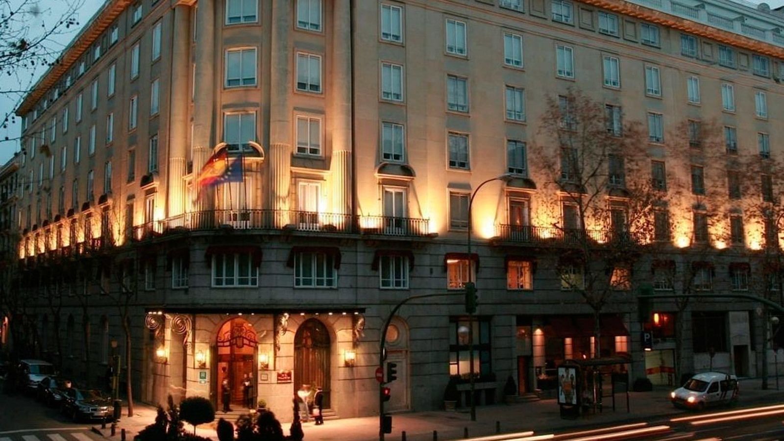 El hotel Wellington vuelve a abrir sus puertas y recupera la decoración de los años 50