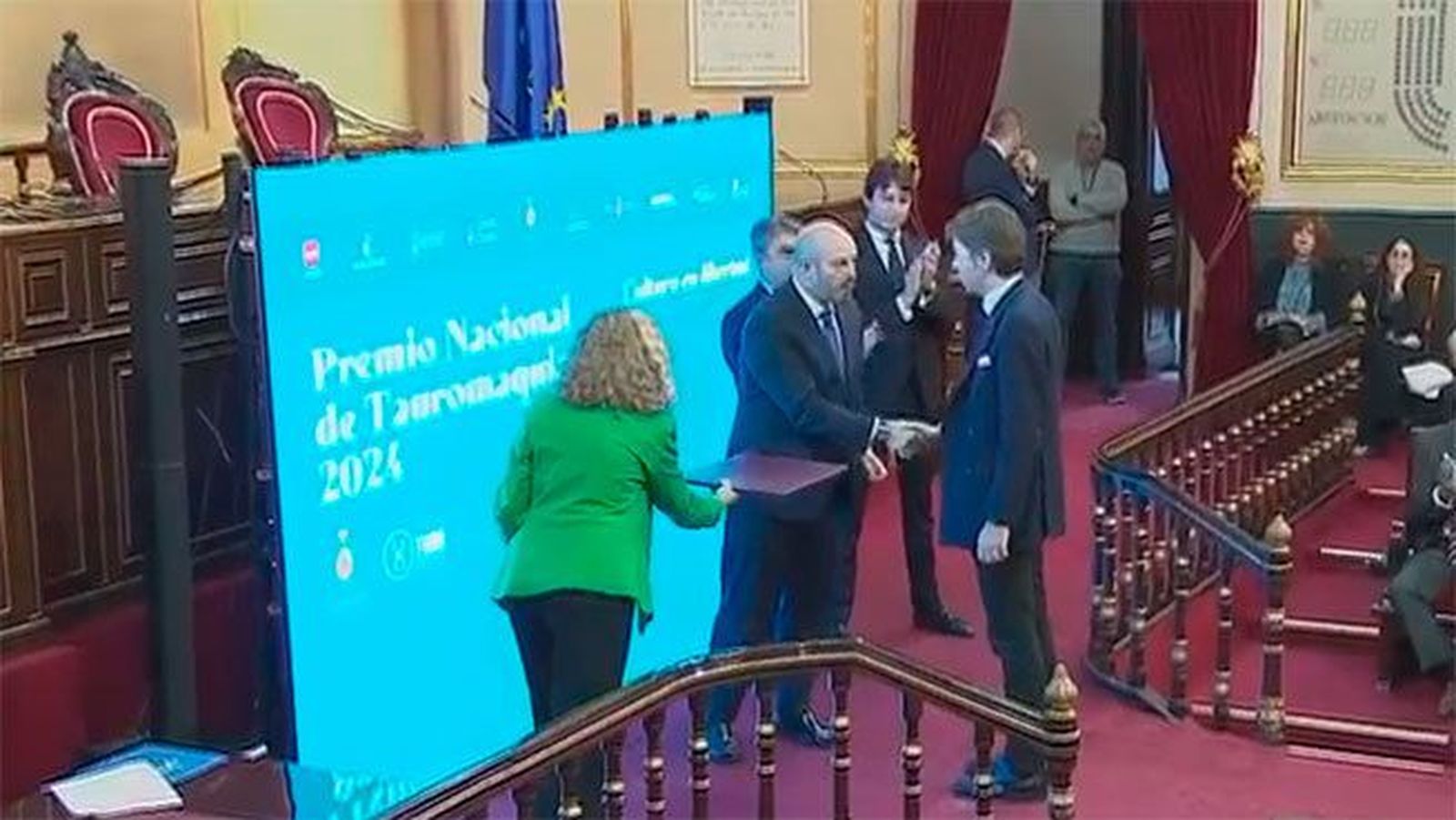 El Senado entrega el Premio Nacional de Tauromaquia entre críticas al ministro Urtasun