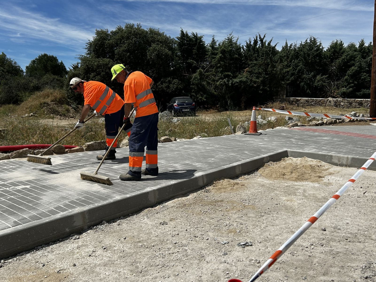 Trabajos de pavimentación en Fresnedillas de la Oliva