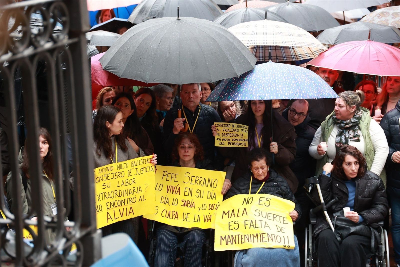 Las víctimas del accidente de Adamuz se manifiestan en Huelva bajo el lema "Memoria, verdad y justicia"