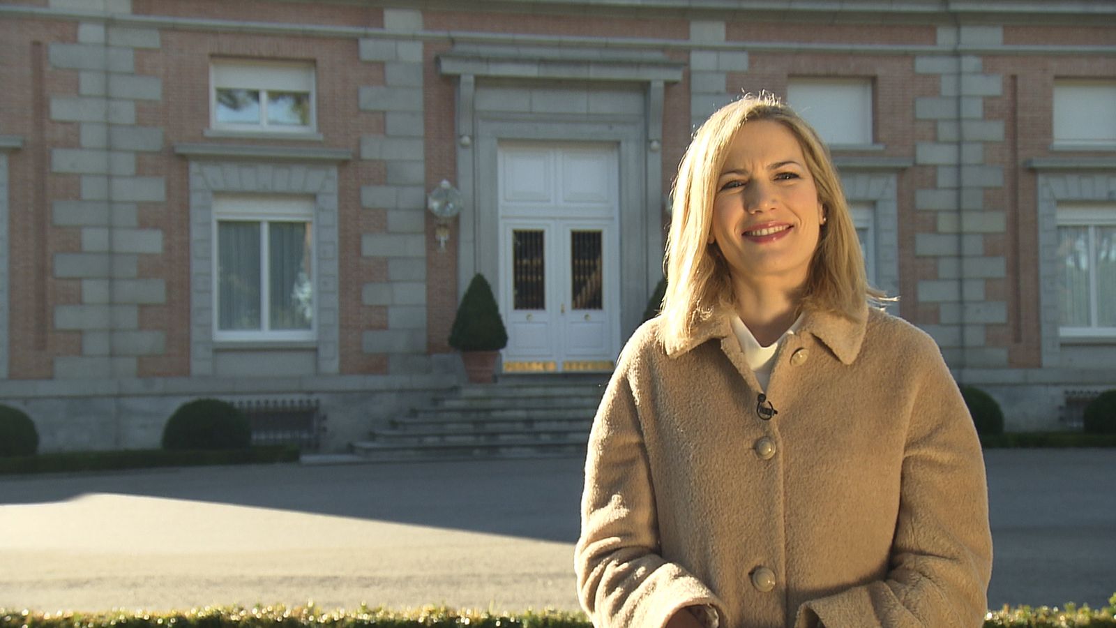 Silvia Intxaurrondo, en los exteriores del palacio de La Zarzuela