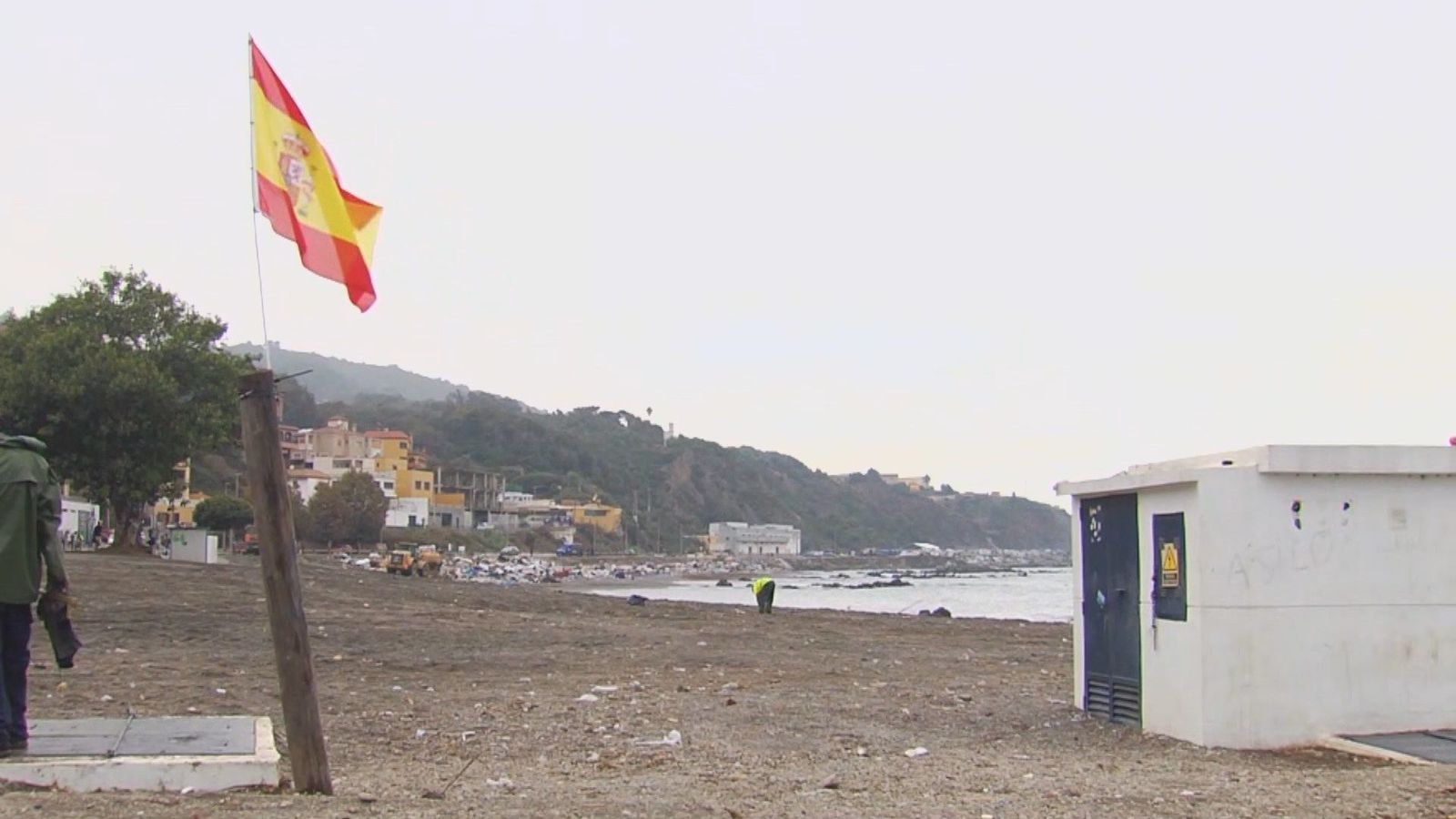 Los desalojos en las playas de Ceuta hacen que casi 2.000 migrantes vuelvan a Marruecos